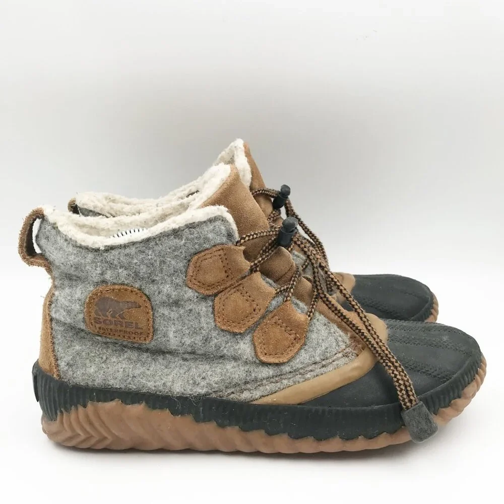 SOREL Out N About Plus Unisex Waterproof Duck Boots Youth 4